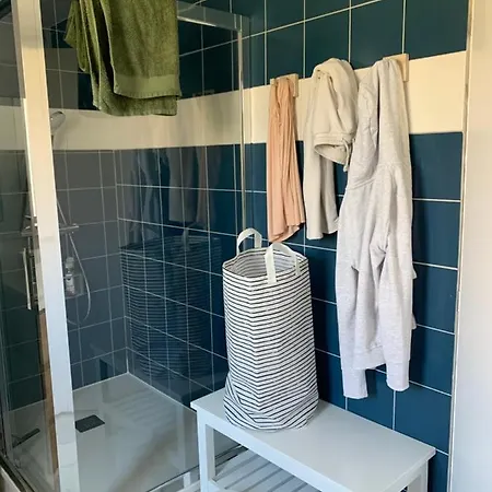 Guest house Superieur Sur L 'etang Sete