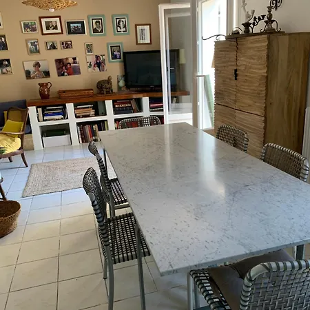 Superieur Sur L 'etang Guest house